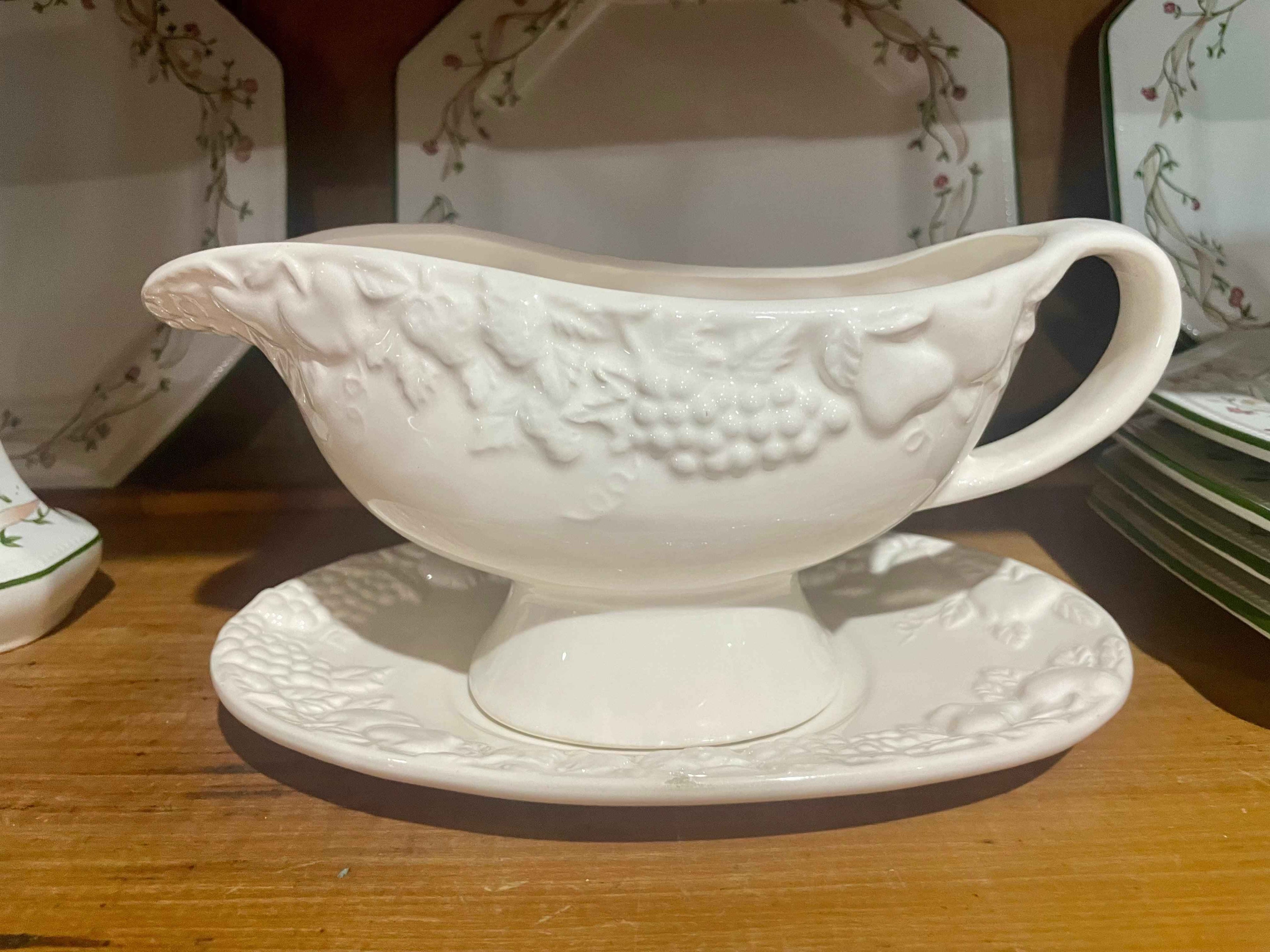 Gravy Boat and Saucer Set